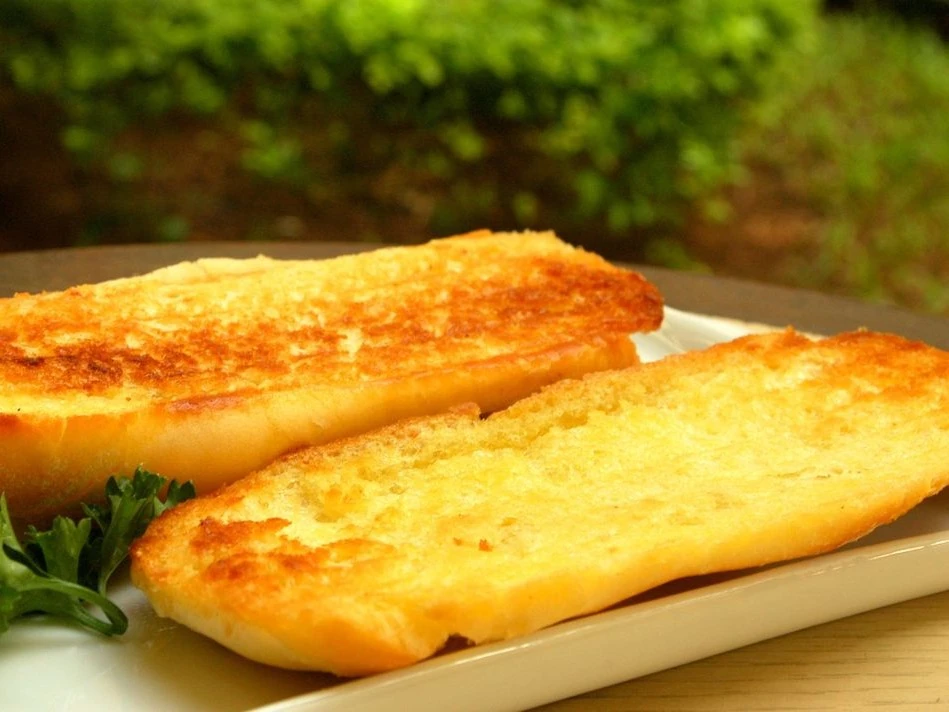 Baguete com manteiga