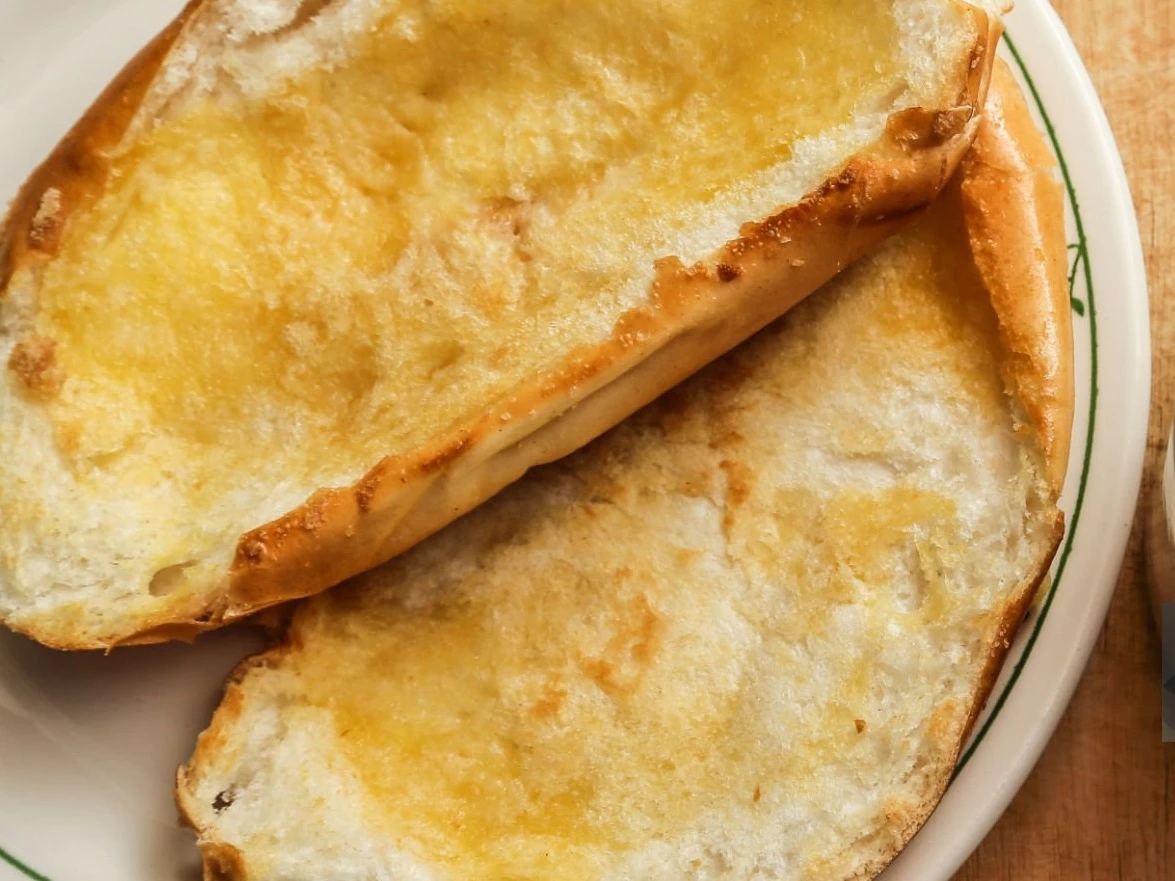 Pão na chapa com manteiga